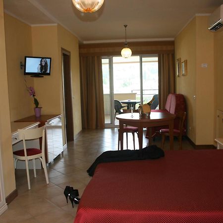 Residence Miralago Rooms & Apartments Manerba del Garda Εξωτερικό φωτογραφία
