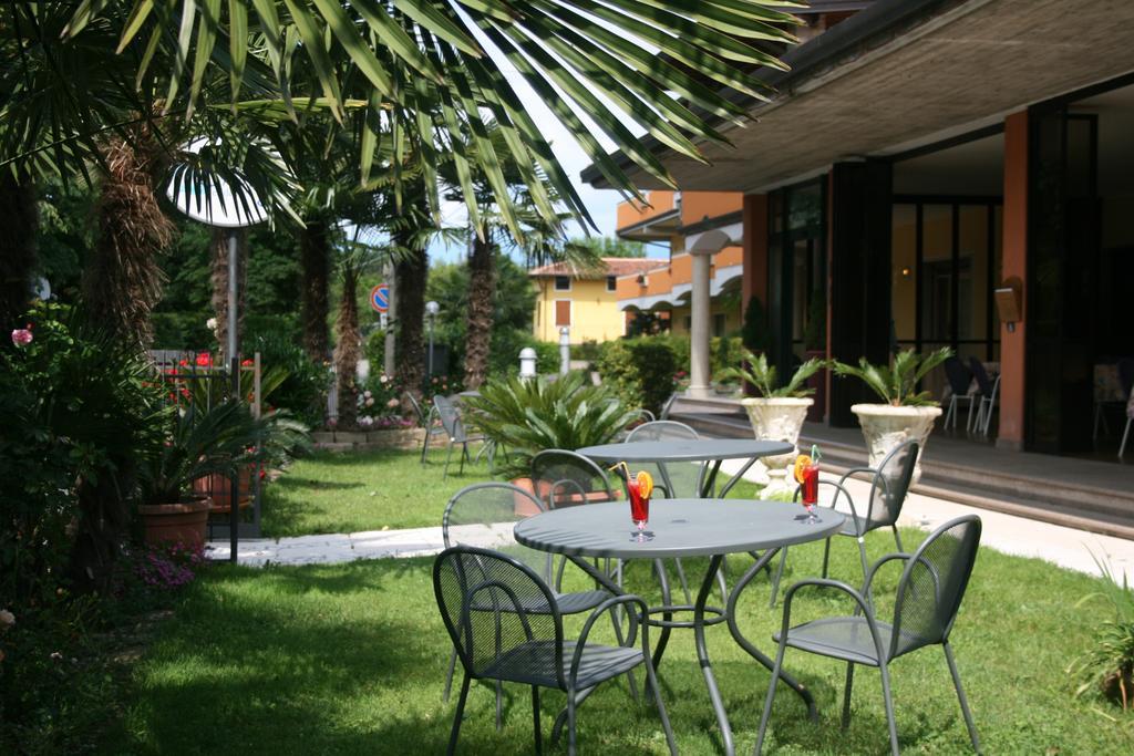Residence Miralago Rooms & Apartments Manerba del Garda Εξωτερικό φωτογραφία