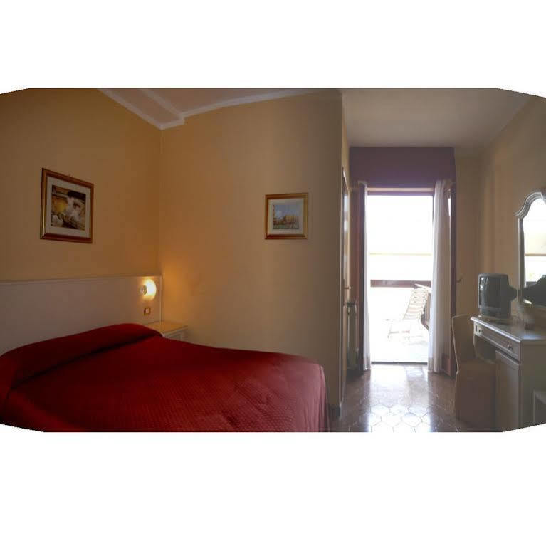 Residence Miralago Rooms & Apartments Manerba del Garda Εξωτερικό φωτογραφία